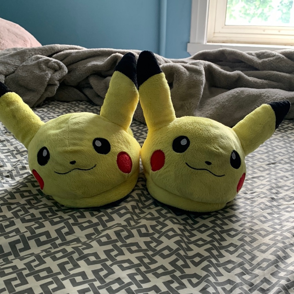 2016 Pikachu slippers/ Pokémon